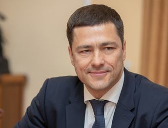 Михаил Ведерников поздравил жителей Псковской области с Днем автомобилиста