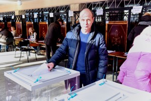 Глава администрации города Великие Луки принял участие в выборах Президента РФ