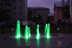 В Новосокольниках открылся первый в Псковской области пешеходный фонтан