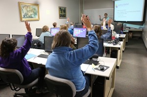 Неработающих великолучан пожилого возраста приглашают на обучение компьютерной грамотности