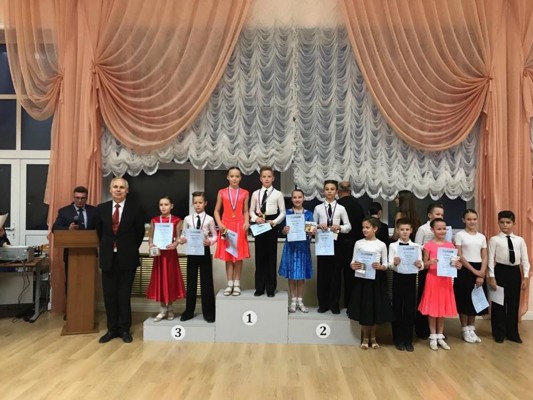 Юные великолукские танцоры собрали золотые медали турнира по спортивным бальным танцам