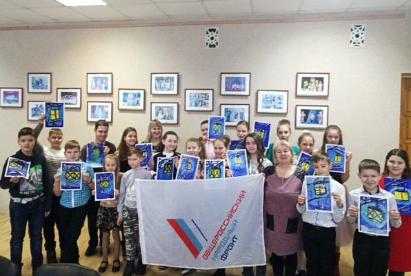 Активисты ОНФ провели акцию «Рисовать легко» для школьников из Невеля